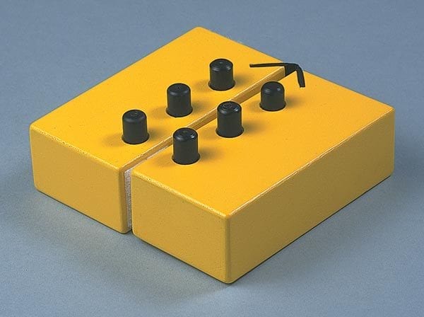 Swing Cell closed to simulate a braille cell